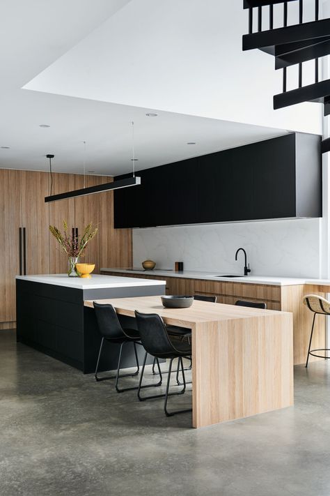 L Shape Open Kitchen, Black And Wood Kitchen Cabinets, Minimalist Kitchen Backsplash, L Shape Kitchen, Functional Kitchen Design, Shaped Kitchen, 2024 Kitchen, L Shaped Kitchen, Wood Kitchen Cabinets