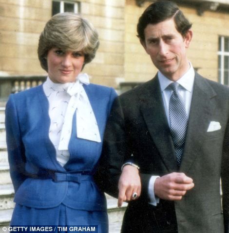 An official photograph taken at Buckingham Palace Princess Diana Engagement, Diana And Charles, Princess Diana Jewelry, Princess Diana Engagement Ring, Prins Charles, Princess Diana Hair, Prins William, Prins Harry, Princess Diana Pictures