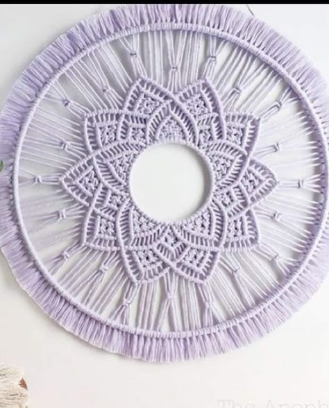 Diy Macrame Plant Hanger Easy, Macrame Circle, Simpul Makrame, Pola Macrame, Macrame Chairs, Macrame Mandala, Weaving Loom Diy, Macrame Mirror, Macrame Dream Catcher