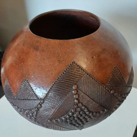 High-quality Vintage Zulu Clay Pots.#vintageclaypots #zulupots#africanhandmade #sowetogameskin #homedecor #claypots African Pottery, Sculpture Art Clay, July 3, Art Clay, Brochure Design Template, Zulu, Clay Pots, Kitchen Art, Brochure Design