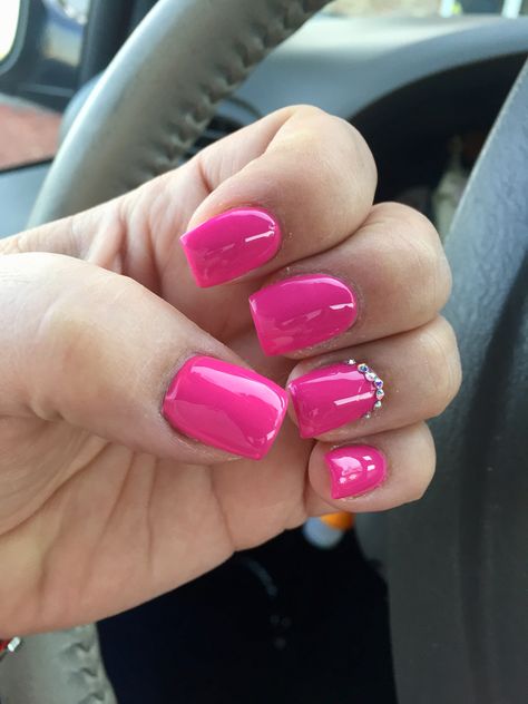 Hot Pink Nails With Diamonds Rhinestones, Hot Pink Nails With Diamonds, Pink Nails With Diamonds Rhinestones, Hot Pink Nails With Gems, Nails 2023 Colors, Nails With Diamond Design, Spring Nails Tips, Hot Pink Nails With Rhinestones, Pink Nails With Diamonds