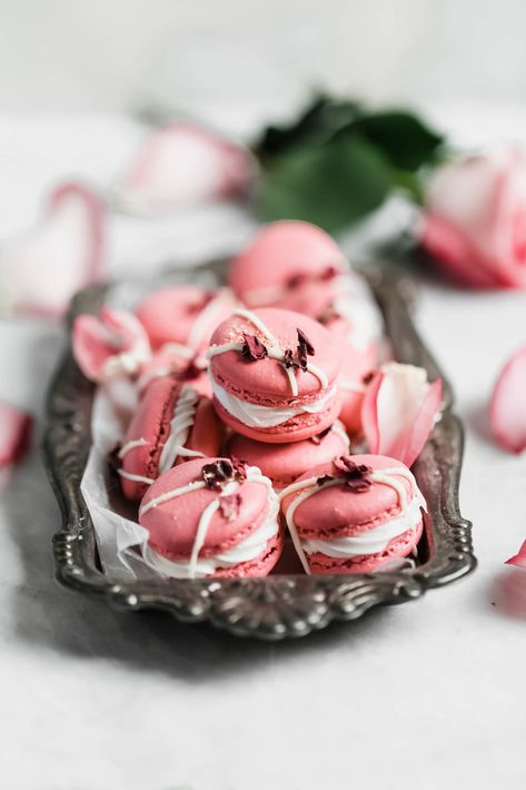 Raspberry Rose Macarons Desserts Raspberry, Rose Macarons, Raspberry Macarons, Pink Macaroons, Macarons Recipe, Broma Bakery, Raspberry Rose, Macaron Cookies, Raspberry Preserves