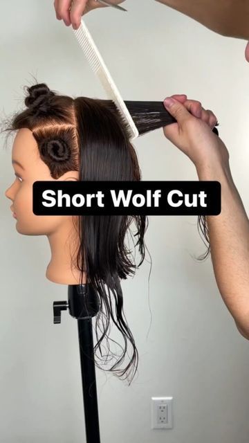 Grunge Haircut, Mullet Women, Hair Cut Guide, Long Wolfcut Haircut With Bangs, Haircut Wavy, Short Hair Tomboy, Easy Hair Cuts, Haircut Straight, Modern Mullet