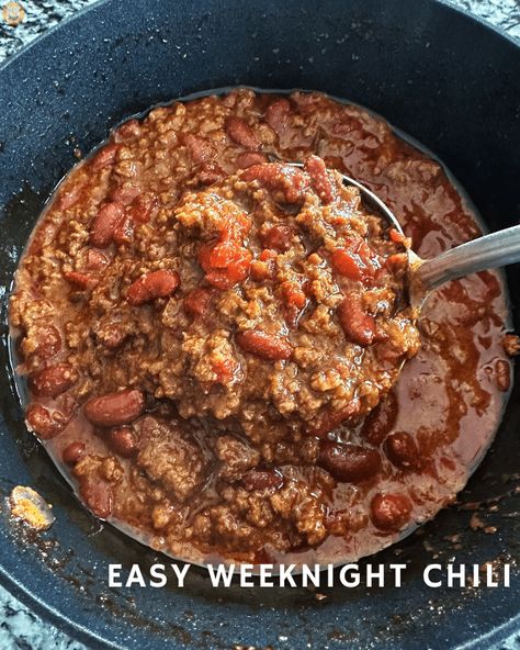 Easy Weeknight Chili • deepfriedhoney Basic Chili, Vegetable Puree, Red Chili Powder, Easy Weeknight, Kidney Beans, Beef Broth, Diced Tomato, Chili Recipes, Dinner Tonight