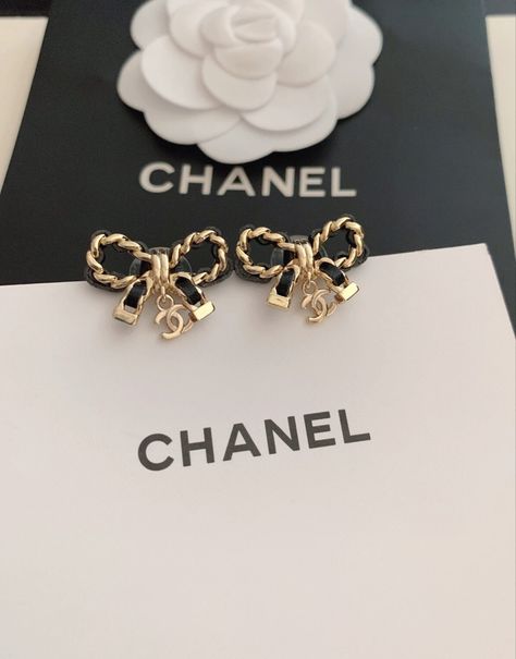 Ethereal Jewelry, Designers Jewelry Collection, Jewelry Chanel, Pretty Jewelry Necklaces, Earrings Aesthetic, Fancy Jewellery Designs, Dior Jewelry, Chanel Earrings, Classy Jewelry