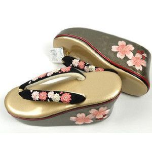 Moda China, Japanese Footwear, Modern Kimono, Kimono Japan, Japanese Outfits, Japanese Kimono, Japanese Fashion, Shibori, Kimonos