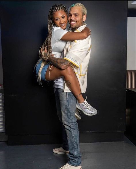 Chris Brown X, Breezy Chris Brown, Browns Fans, Meet And Greet, Black Couples Goals, Chris Brown, Rihanna, Couple Goals, Musician