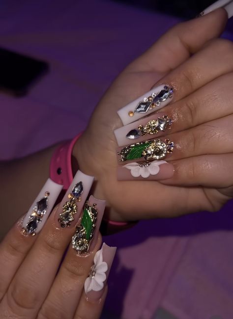 San Juditas nails Baddie Short Acrylic Nails Green, San Judas Tadeo Acrylic Nails, Acrylic Nails Ideas Mexican, Mexican Baddie Nails, San Judas Nails Short, Virgin Mary Acrylic Nails, Acrylic Nails San Judas, Pink San Judas Nails, San Juditas Nails