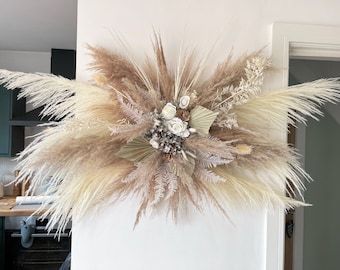 XL Luxury Pampas Mirror Display /Wall Decor /Pampas salon sign - Etsy.de Pampas Wall Decor, Flowers Macrame, Pampas Wall, Leaf Decor Wedding, Palm Leaf Decor, Macrame Wreath, Blush Walls, Arch Wall, Pampas Grass Decor