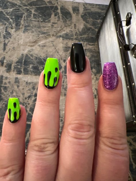 Green black purple slime halloween nails Like Green Halloween Nails, Halloween Slime Nails, Fun Dark Nails, Black Green And Purple Halloween Nails, Orange Purple Green Nails, Green And Purple Nails Halloween, Purple And Green Nails Halloween, Purple And Lime Green Nails, Lime Green Halloween Nails