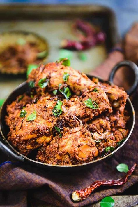 Air Fryer Onion Bhaji Recipe, Air Fryer Onion Bajji Recipe, Air Fryer Onion Bajji, Onion Bhaji Recipe Air Fryer, Air Fryer Onion Bhaji, Nutricook Recipes, Chicken Sukka, Onion Bhaji Recipes, Airfry Recipes