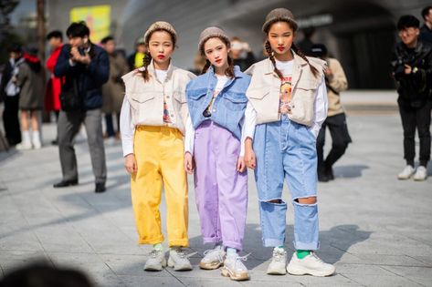 Outfits 90s Style, South Korean Fashion, Streetwear Staples, Korea Street Style, Character Clothing, Seoul Fashion Week, Outfit 90s, 90s Looks, Seoul Fashion