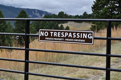 No Trespassing Sign Aesthetic, No Tress Passing Sign, No Trespassing, No Trespassing Sign, Concan Texas, Private Property Signs, No Trespassing Signs, Ranch Farm, Blowing Rock