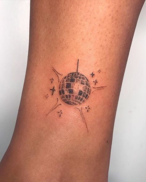 Disco Ball Tattoo, Cool Tattoos For Girls, Tattoo Fine Line, Ball Tattoo, Soya Mumu, Small Butterfly Tattoo, Stick N Poke Tattoo, Hand Poked Tattoo, Cute Tiny Tattoos