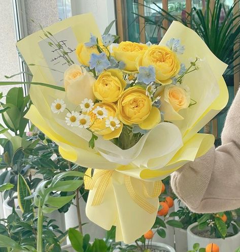 Bouquet Gift, Flowers Bouquet Gift, Flower Therapy, Flower Shop, Pretty Flowers, Secret Garden, Yellow Flowers, Flowers Bouquet, Tulips