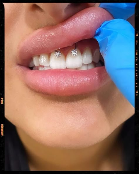 How To Pierce Your Own Smiley, Piecing Ideas Face, Smilie Piercing Aesthetic, Mouth Piercings Smiley, Smiley Piercing Aesthetic, Spectrum Piercing, Cute Facial Piercings, Bijoux Piercing Septum, Piercings Smiley