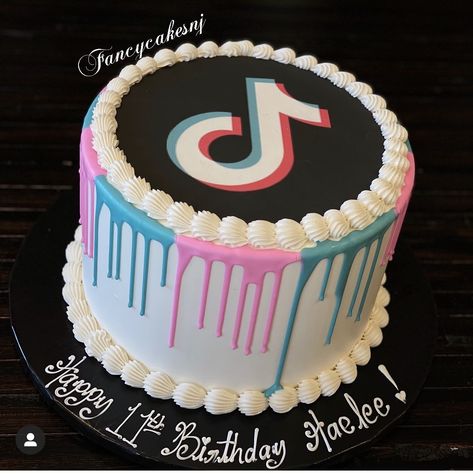 13th Birthday Cake For Girls, Bolo Tik Tok, Tik Tok Cake, Tiktok Cake, 12th Birthday Party Ideas, 12th Birthday Cake, 14th Birthday Cakes, 13 Birthday Cake, Chocolate Cake Pops