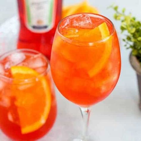 Cocktail Aperol Spritz, Spritz Aperol, Celebrating Sweets, Cuban Sandwiches, Aperol Spritz Recipe, Spritz Recipe, Italian Cocktails, Fruit Salad Recipes, Aperol Spritz