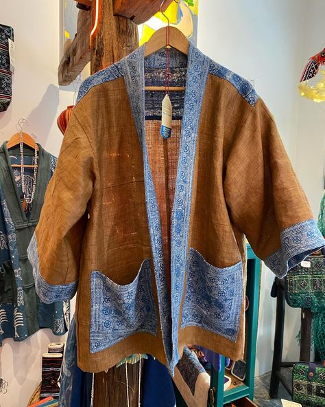 Tropical hemp kimono 🍀vintage batik indigo hemp natural dyeing 🍀stonewashed hemp hand loom weaving 🍀220 usd Hand Loom Weaving, Kimono Vintage, Natural Dyeing, My Sewing Room, Boho Kimono, Loom Weaving, Hand Loom, Sewing Room, Kimonos