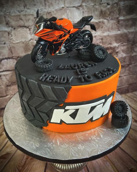 Kathryn Langdon-Burton | When you hate the bike, but you love your daughter more, you make the cake. May your 21st birthday be filled with the same excitement and… | Instagram Motor Bike Cakes For Men, Dirtbike Birthday Cakes, Ktm Cake, Bike Birthday Cake, Moto Cake, Tyre Cake, Motor Cake, Cake Motorcycle, Dirt Bike Cake