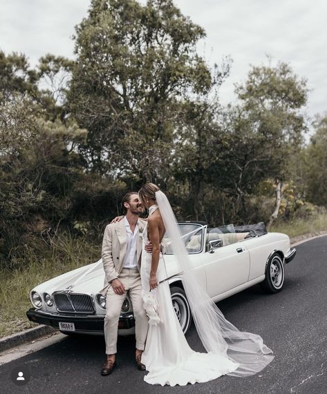 Wedding Photos With Old Car, Old School Wedding Photos, Old Car Wedding Photos, Car Wedding Photos, Old School Wedding, Wedding Getaway Car, Car Wedding, Vintage Car Wedding, Boat Wedding