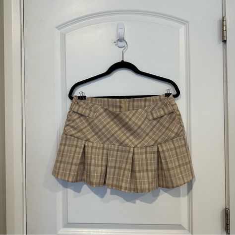 Brown Pleated Skirt Cute Brown Skirts, Plaid Pleated Skirts, Plaid Skirt Pleated, Plad Skirts, Shoujo Clothes, Brown Pleated Skirt Outfit, Plad Skirt, Cute Plaid Skirt, Brown Plaid Skirt