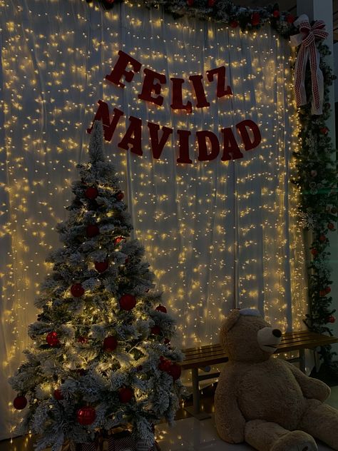 feliz navidad, christmas 2022 Photo Wall Christmas, Posada Ideas, Adult Christmas Party Decorations, Christmas Party Backdrop Ideas, Friendsmas Party Ideas Decorations, Natal Aesthetic, Christmas Wall Decorations, Christmas Ceiling Decorations, Church Christmas Party