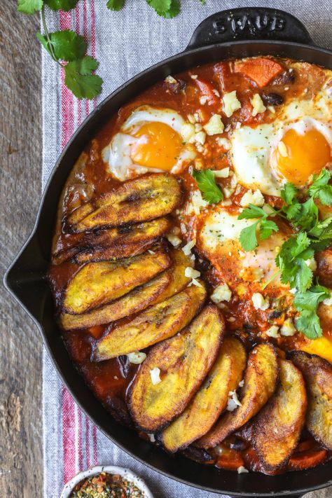 Caribbean style Shakshuka |foodfahionparty| #shakshuka Carribean Style, Plantains Recipe, Sweet Fried Plantains, Chicken With Veggies, Fried Plantains, Plantain Recipes, Bruschetta Chicken, Grilled Bread, One Skillet Meals