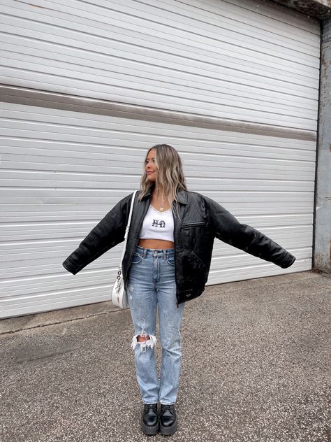 Doc Martens Outfit 90s, Doc Marten Concert Outfit, Heart Doc Martens Outfit, Doc Martens Crazy Horse Outfit, Platform Oxford Doc Martens Outfit, Cute Outfits With Doc Martens, Jadon Max Outfit, Oxford Doc Martens Outfit, Oversized Leather Jacket Outfit