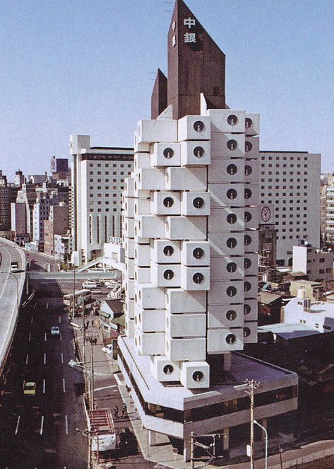 Kisho Kurokawa ~ Nagakin Capsule Hotel Tower ~ Tokyo ~ 1969-1972 Metabolist Architecture, Kisho Kurokawa, Nakagin Capsule Tower, Japanese Buildings, Brutalism Architecture, Japanese Architect, New Interior Design, Construction Industry, Brutalist Architecture