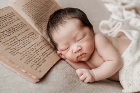 Newborn Photoshoot Ideas At Home, Infant Photoshoot Ideas, Photoshoot Ideas Kids, Infant Photoshoot, Newborn Photoshoot Ideas, Home Photoshoot Ideas, Photoshoot Ideas At Home, Home Photoshoot, Nursing Chair