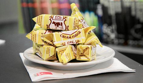 Krówki from Milanówek, photo: Wojciech Surdziel / AG Polish Sweets, Fudge Candy, Polish Foods, Cream Fudge, Corner Store, Pocket Money, Polish Recipes, The 1920s, Toffee