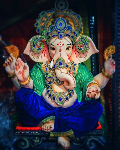 Lord Ganesha Images, Cool Dark Wallpapers, Ganpati Photo, Ganpati Photo Hd, Ganesha Images, Dark Wallpapers Aesthetic, Clay Ganesha, God Wallpaper, Happy Ganesh Chaturthi Images