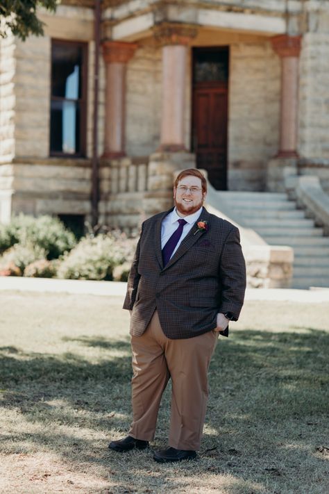 Big and tall groom in brown jacket Big And Tall Groom Attire, Vintage Groom Suit, Big And Tall Groom, Groom Suit Vintage, Vintage Groom, Woodsy Wedding, Nontraditional Wedding, Autumn Casual, Groom Suit