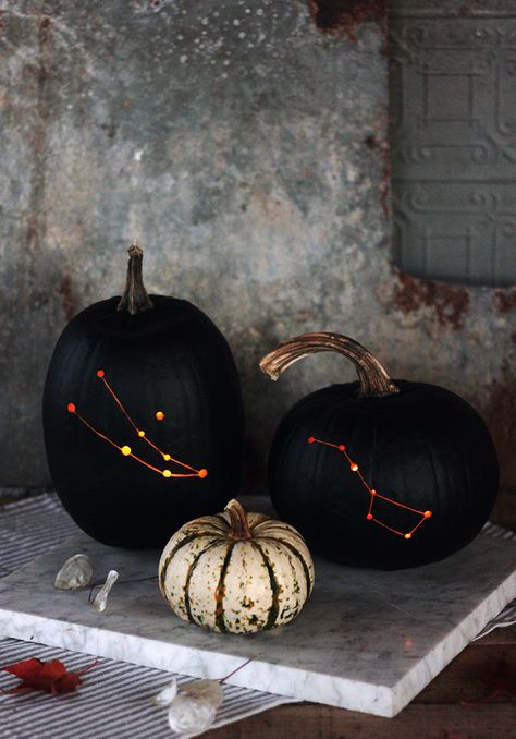 Halloween pumpkin with constellation for next year Stylish Halloween Decor, Black Pumpkins, Diy Halloween Dekoration, Chic Halloween Decor, Halloween Chic, Halloween Pumpkin Diy, Elegant Halloween Decor, Dekorasi Halloween, Uhyggelig Halloween