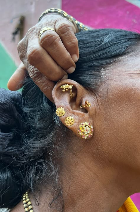 Indian Piercing Ear, Stretched Ears Black Women, Ear Piercings Inspo Baddie, Girly Jewellery, Indian Piercing, Belly Button Piercing Jewelry, Cool Ear Piercings, Face Piercings, Gold Jewellry