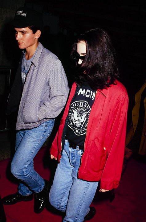 halloween - ‘90s Winona Ryder 90s Grunge Chic, Wynonna Ryder 90’s, Winona Ryder Halloween Costume, 90s Dark Fashion, 90’s Costume, 90s Costume Ideas Woman, Wynonna Ryder, 90s Celebs, Grunge Halloween Costume