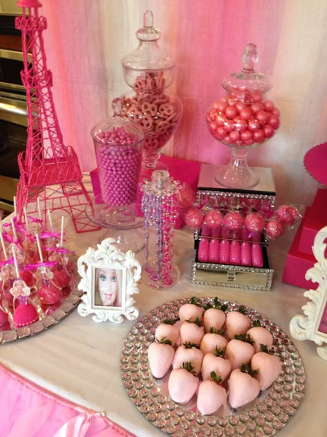 Barbie Theme Snack Table, Barbie Party Candy Table, Barbie Party Food Table, Barbie Treat Table Ideas, Barbie 6th Birthday Party Ideas, Barbie Treat Table, Barbie Party Food Ideas Kids, Barbie Party Table, Barbie Themed Charcuterie Board