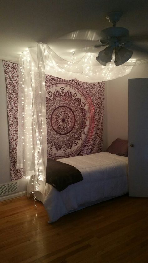 Canopy Bed Diy, Tumblr Bedroom, Fairy Lights Bedroom, Bunk Bed Designs, Tapestry Bedroom, Dekorasi Kamar Tidur, Boho Room Decor, Teen Bedroom Decor, Cute Room Decor