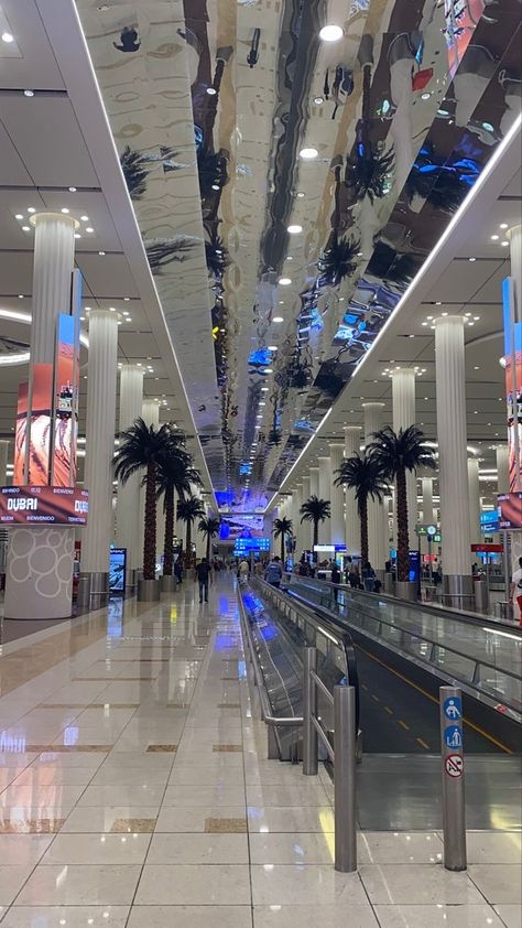 Dubai Fake Story, Dubai Fountain, Airport Pictures, Airport Aesthetic, Dubai Vacation, Dubai Airport, Dubai Aesthetic, Airport Photos, Water Parks