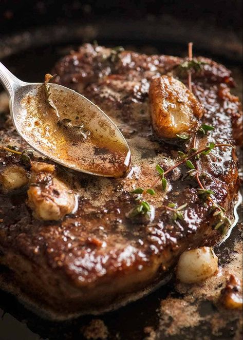 Close up of spoon drizzling browned garlic thyme butter sauce over steak Thyme Butter, Resep Steak, Ways To Cook Steak, Creamy Mashed Cauliflower, Cook Steak, Steak Sandwiches, Pan Seared Steak, Steak Butter, Best Steak