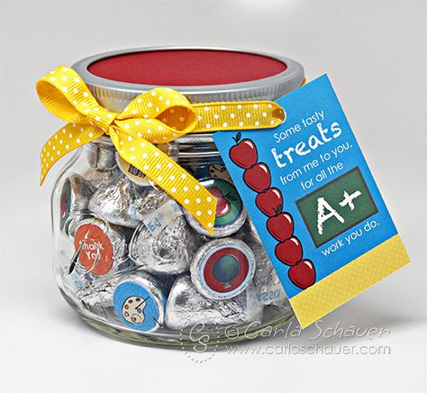 Teacher Appreciation Candy Labels and Gift Tag--Free Printable from Carla Schauer Designs Teacher Presents, Teacher Gift Baskets, Valentine Garland, Candy Labels, Volunteer Appreciation, Free Printable Gift Tags, Candy Crafts, Love Anniversary Quotes, Free Gift Tags