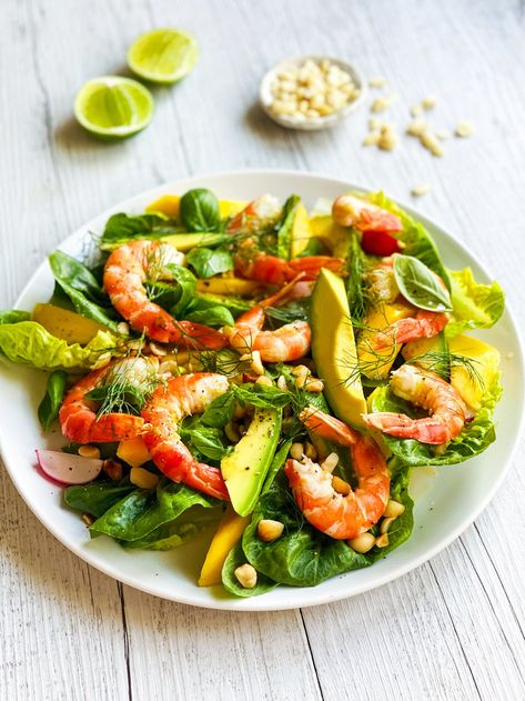 Delcado, Prawn, Macadamia & Mango Summer Salad - by tom walton — Delcado Avocados Prawn Mango Salad, Prawn And Avocado Salad, Tropical Dinner, Aussie Summer, Prawn Salad, Prawn Cocktail, Mango Avocado, Healthy Low Calorie Meals, Grape Salad