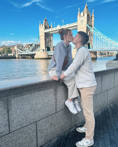 I see London… Photo In London, London Couple, Couple Photo, Tower Bridge, Photo Inspo, In London, Bridge, Tower, London