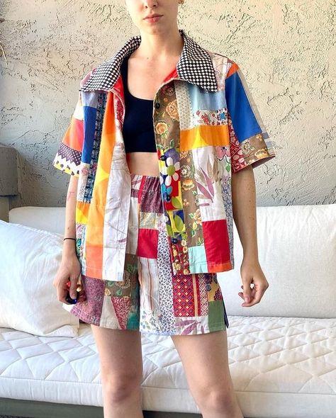 Claire Tobias | Love this quilt top set I made! If you missed it, my SPRING DROP was launched yesterday and this gorgeous button down and matching shorts… | Instagram Quilted Shorts Outfit, Quilt Shorts, Quilt Shirt, Costume Sewing, Patchwork Clothes, Costume Sewing Patterns, Diy Shorts, Patchwork Top, Crochet Inspo