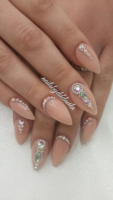 Almond Nail Rhinestones, Short Almond Nails Designs With Gems, Almond Nails Designs Crystal, Almond Nails Designs Jewels, Oval Nails Designs Rhinestones, Stone Art Nail Designs, Almond Nails Designs With Diamonds, Almond Nails Diamonds Rhinestones, Crystal Nail Art Design