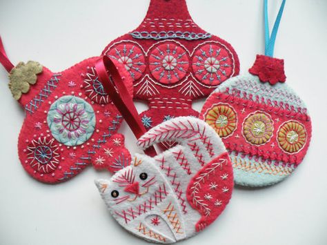 This tutorial gives you simple step by step instructions for making this beautiful set of Christmas baubles, perfect for festive decoration Embroidery Christmas Gifts, Embroidery Download, Felt Christmas Decorations, Embroidery Christmas, Felt Embroidery, Navidad Diy, Ornament Tutorial, God Jul, Felt Decorations