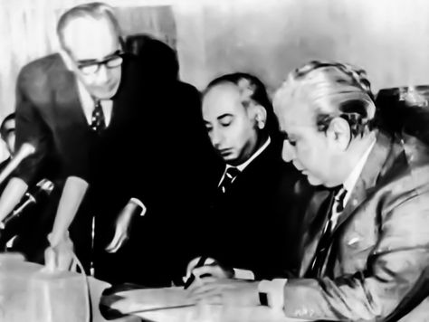 Yahya Khan hands over all power to Z A Bhutto Yahya Khan, Zulfikar Ali Bhutto, Great Leaders, Iron Man, Che Guevara, Pakistan, Historical Figures, History, Fictional Characters