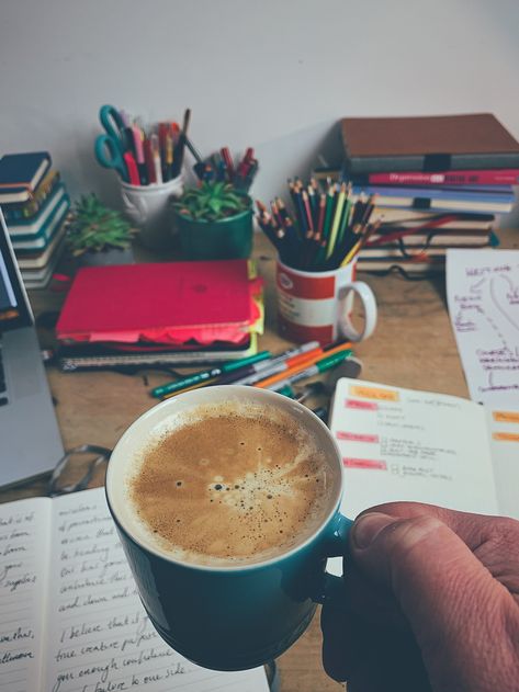 5 Ways Instagram Can Help a Writer Gain Creative Confidence Writer Instagram Post Ideas, Readers Aesthetic, Writer Instagram, Creative Confidence, Fear Of Failure, Pause Café, Instagram Help, Study Aesthetic, Cozy Vibes