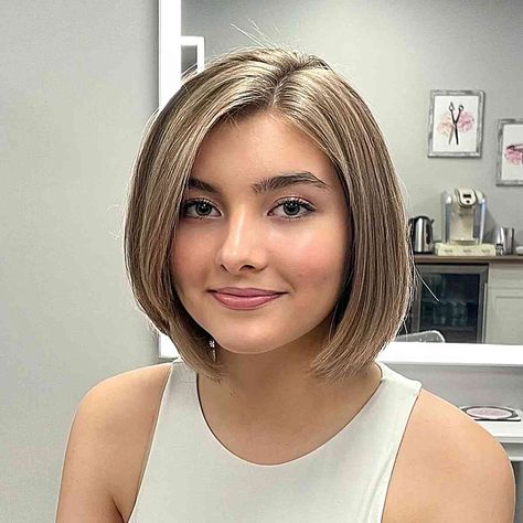 Feminine Bob Haircut, Short Hairstyle Women Round Face Bob Haircuts Thick Hair Straight, Short Haircut Straight Hair, Bob For Straight Hair, A Line Long Bob, 1990s Hair, Long Asymmetrical Bob, Straight Bob Haircut, Straight Short Bob